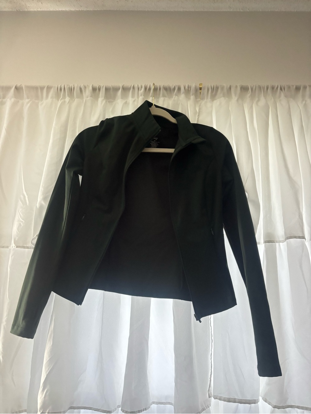 Women's Black Zip-Front Jacket - Sleek Everyday Layer
